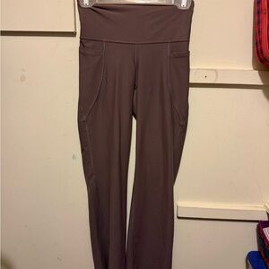 Old Navy Women's High-Waist Pocket Leggings in Dark Brown